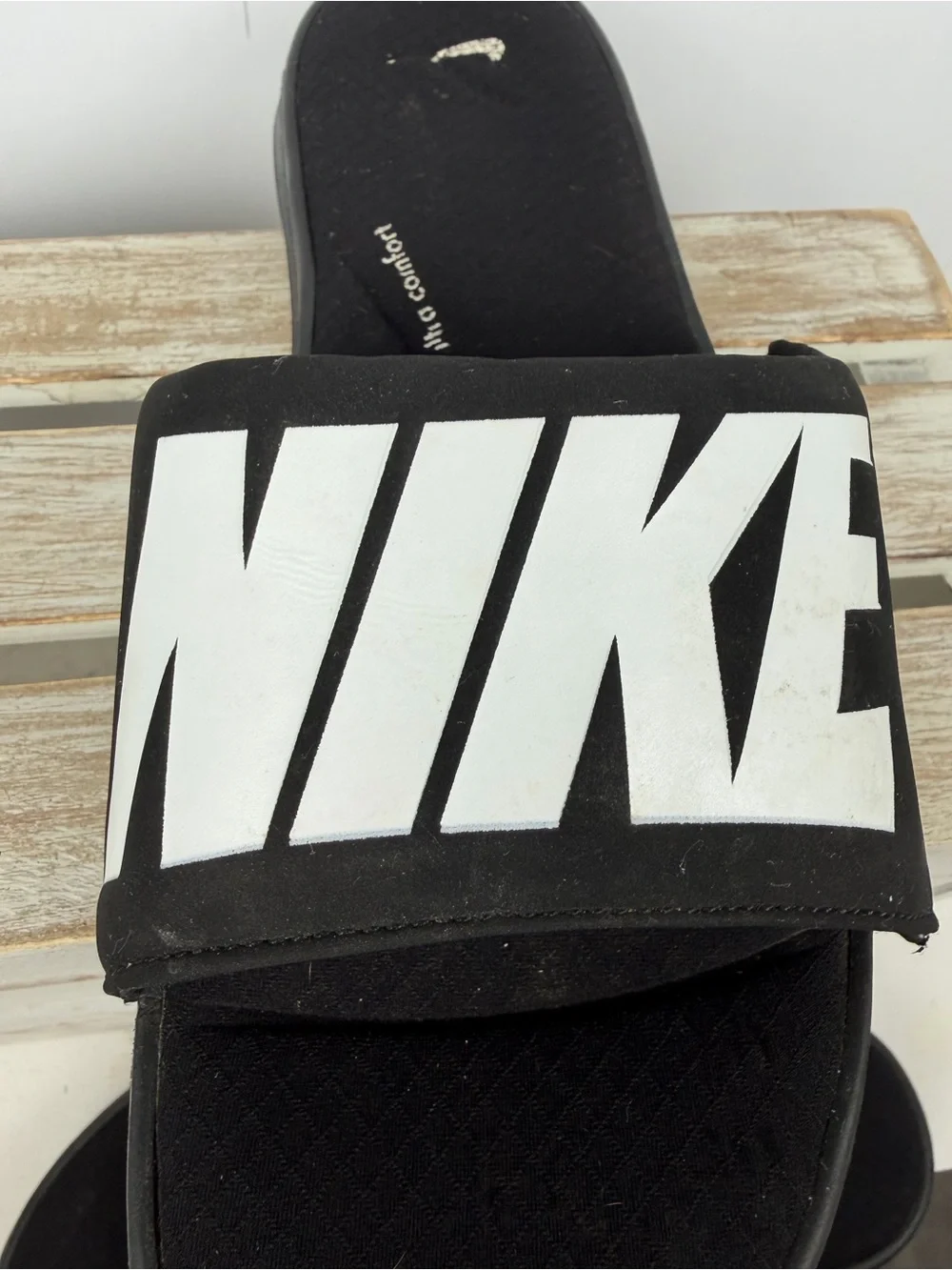 Nike Ultra Comfort 3 slide sandals white Nike logo on the strap Size 10
